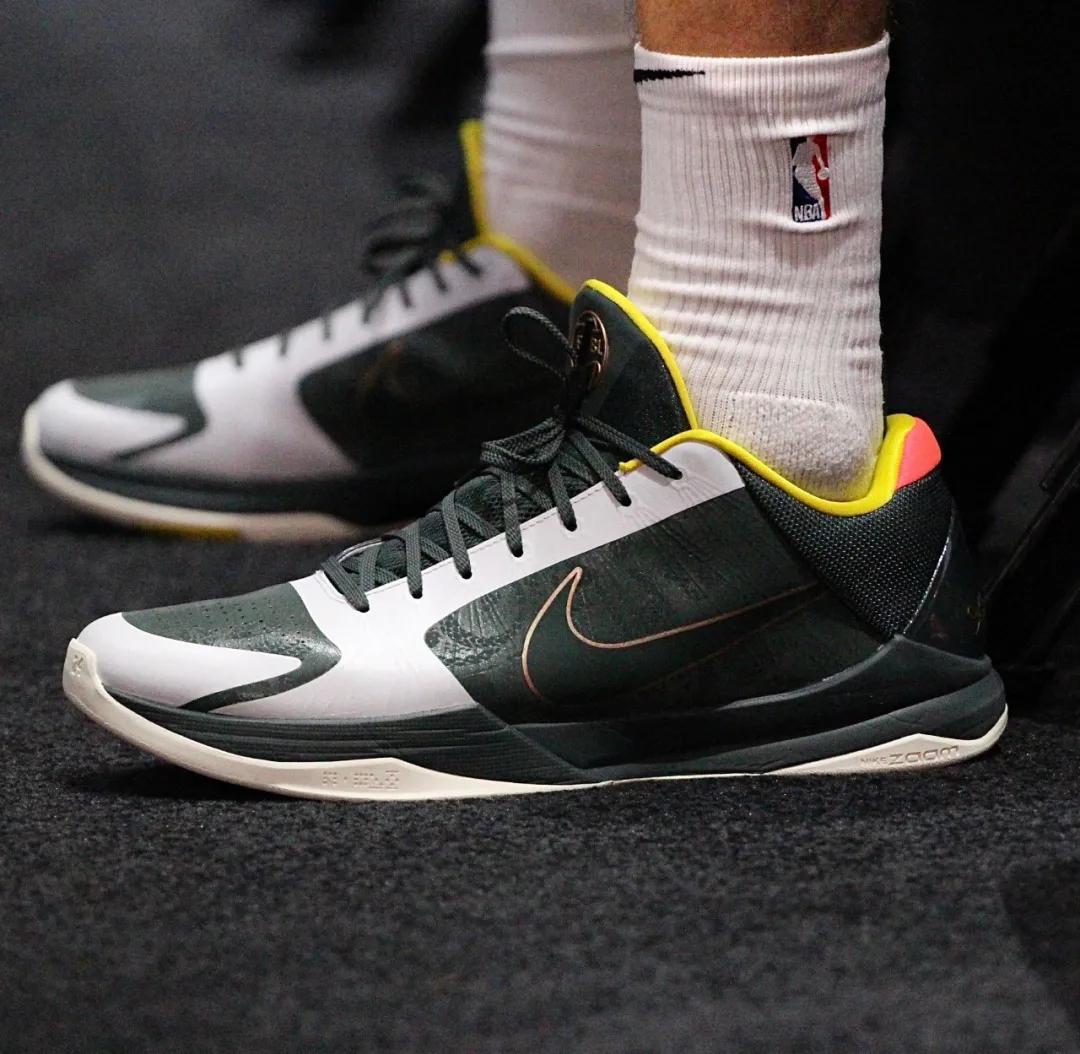nba球员上脚雄鹿队球鞋科比很帅,nba球星上脚球鞋塔克