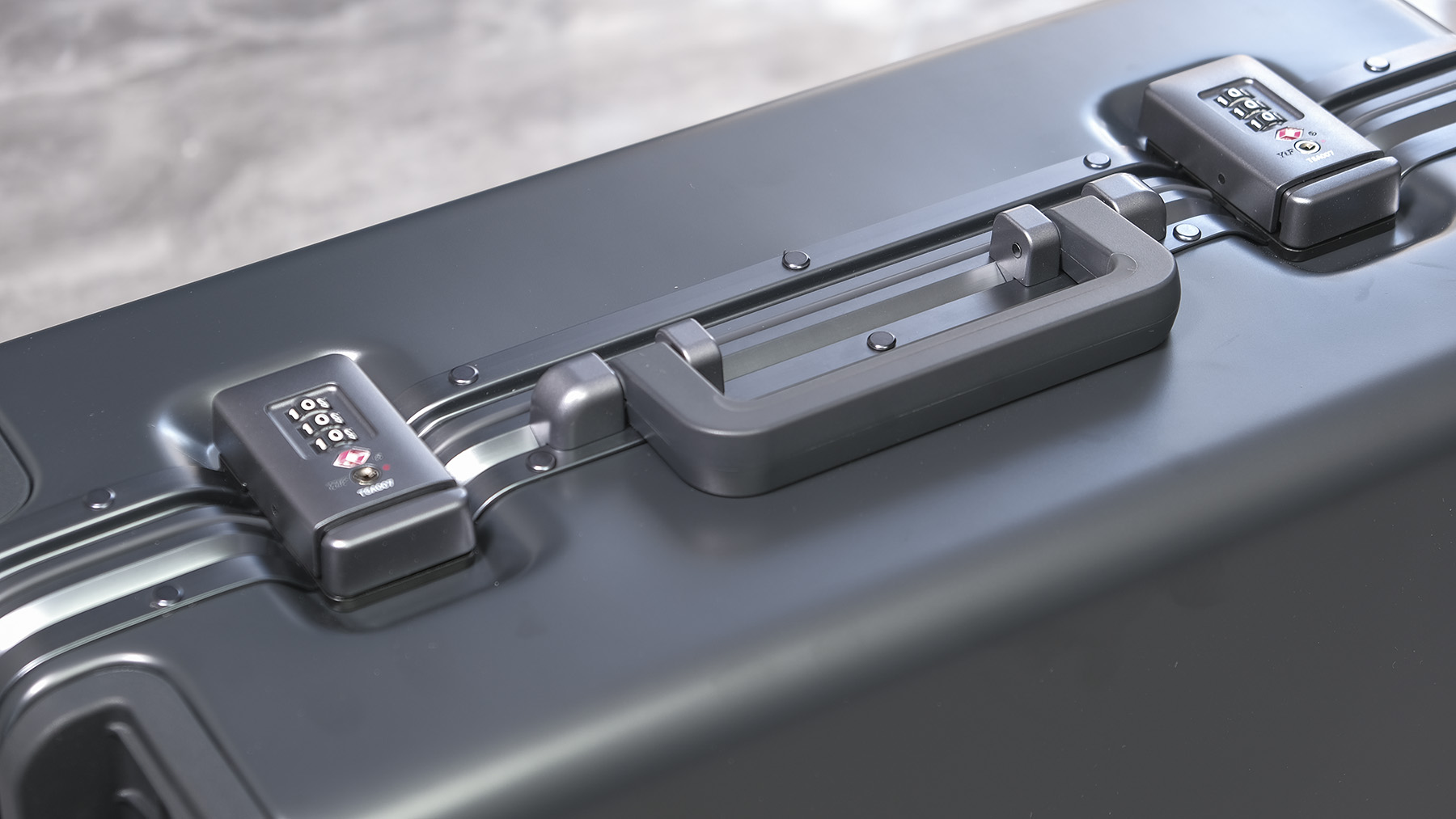 小米90分行李箱对比地平线8号,地平线8号行李箱20寸和24寸怎么选