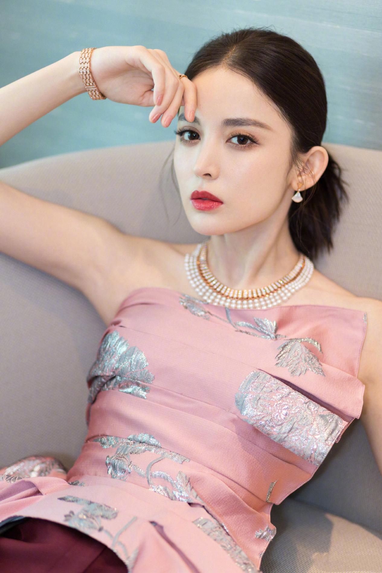 真正的美人在骨不在皮，脸上都有这5点，老了也是一枝花