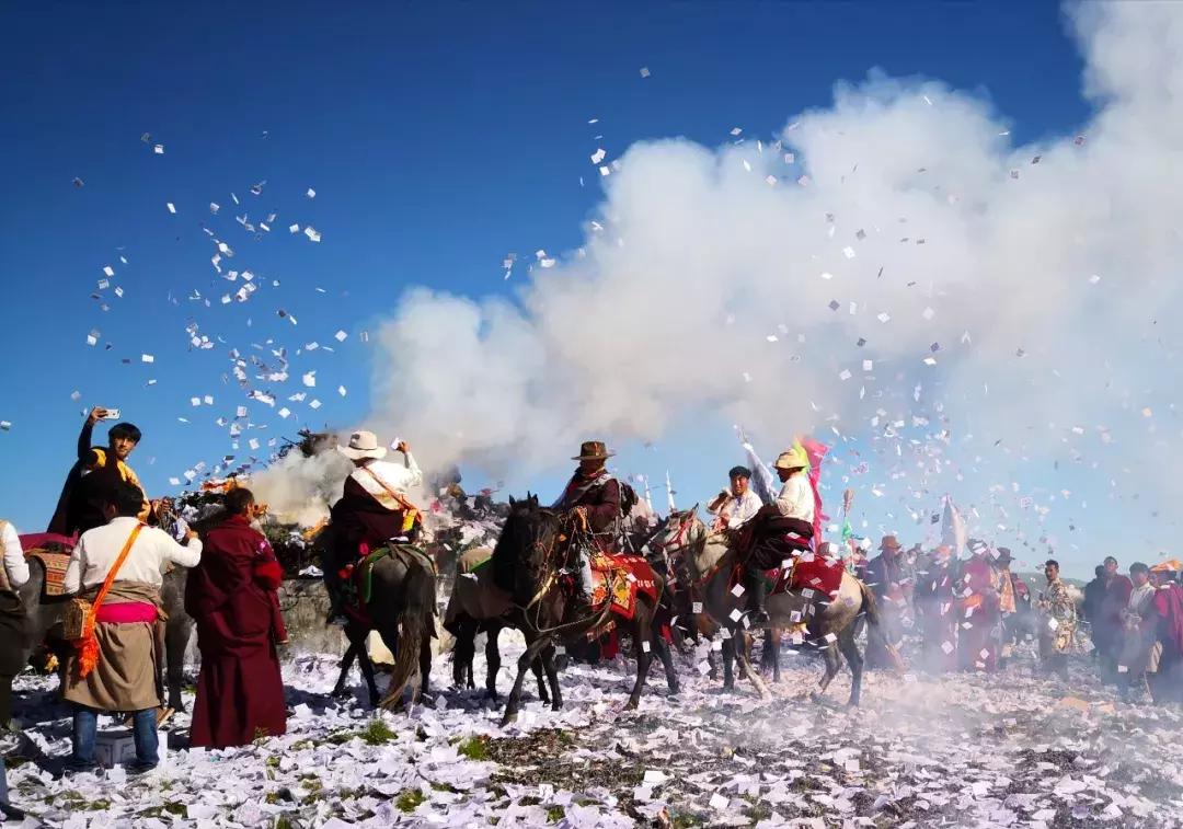 阿坝红原煨桑,川西红原的煨桑节是什么时候
