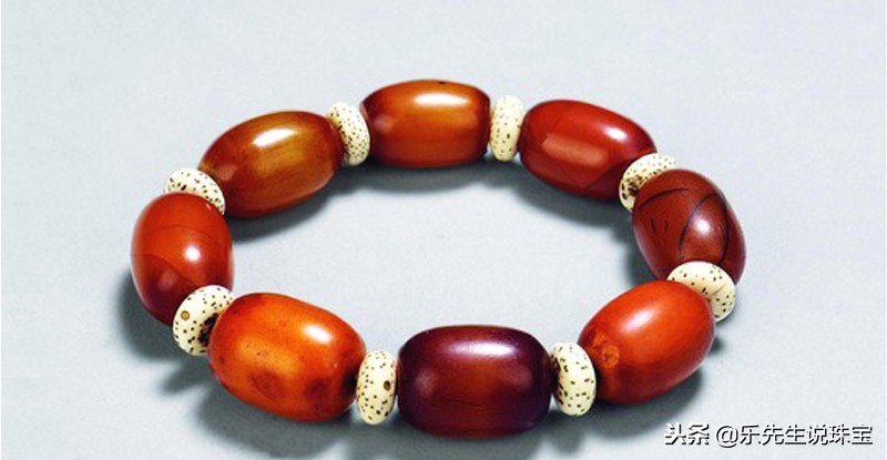 如何鉴别真假蜜蜡这方法简单有效,蜜蜡打紫光灯一定能鉴别真假吗