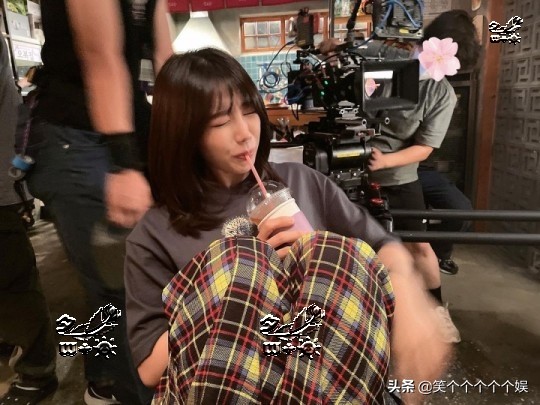 apink郑恩地竖屏,apink郑恩地趴地上唱歌是哪期