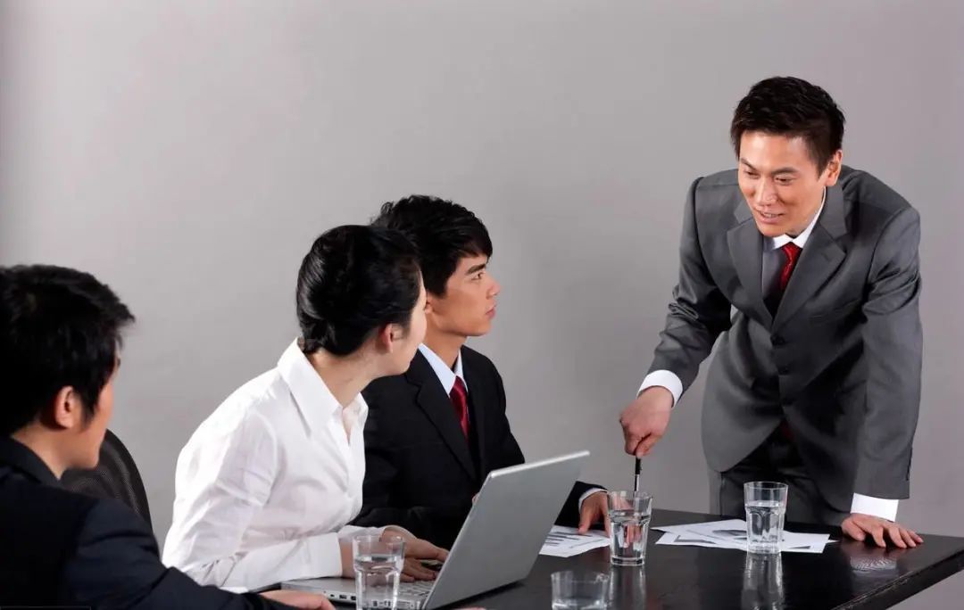 别人给你发烟自己不会抽怎么说,别人发烟不抽怎么拒绝高情商