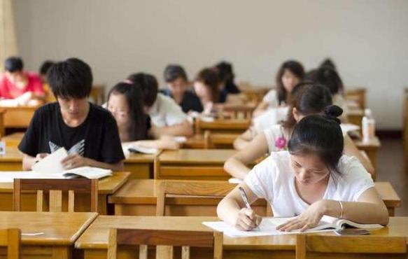 大学户口迁移必须是大一新生吗,大一新生户口迁移好还是不迁好