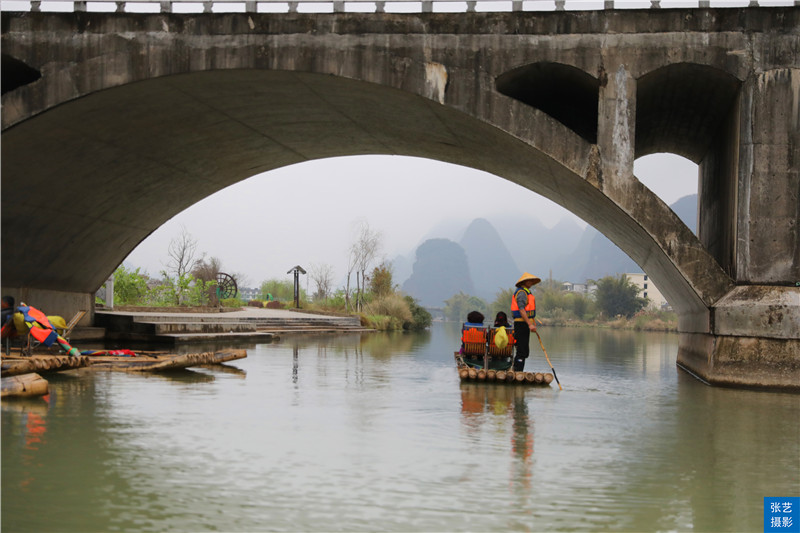 阳朔遇龙河8人船打水筏漂流,阳朔遇龙河竹筏八人筏