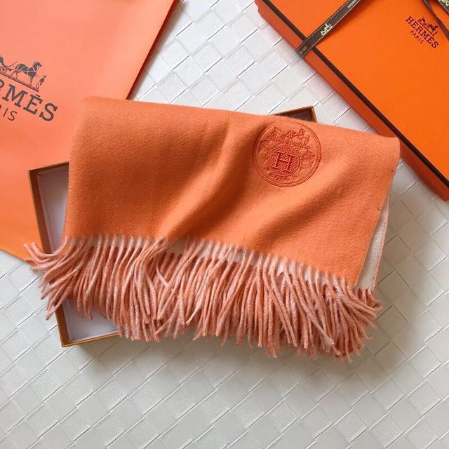 2019年最时尚系围巾方法,2022年最流行的奢侈品围巾