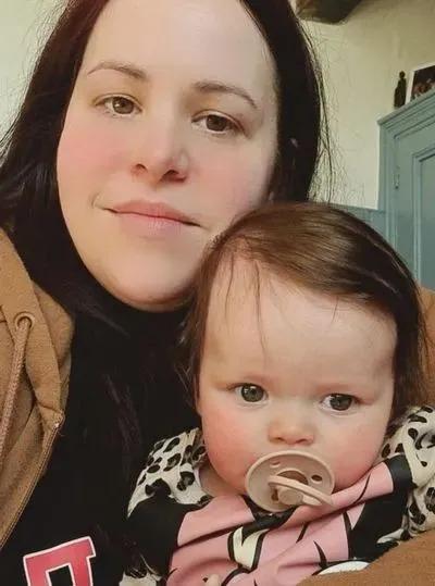 人工授精太贵，英国女子购买针筒看视频自学DIY，居然一次成功了