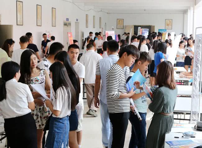 211大学最吃香的前十所专业,男孩大学最吃香的十大专业