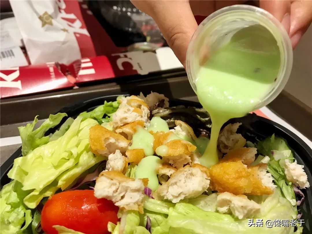 吃肯德基番茄酱挤哪里,吃肯德基番茄酱挤哪