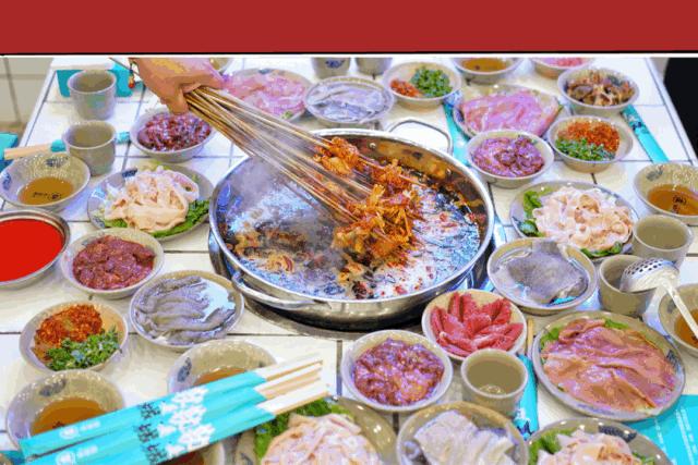 重庆的串串凭着份量实在的资格串味儿在南充开业至今打卡到上瘾！