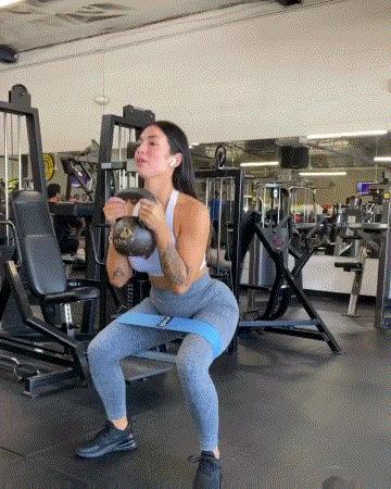 从公交车司机转变为健身模特，巴西美女通过健身成为比基尼女神