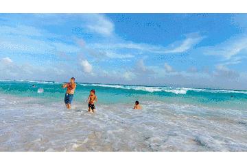 出来晒太阳皮肤变红了,为什么皮肤被太阳晒后就发红发痒