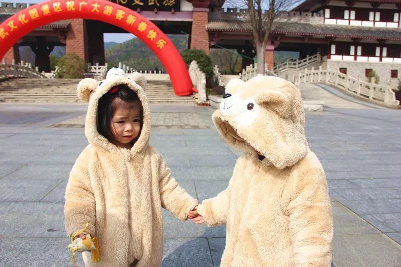 穹窿山风景区:金猪绘新春年味快乐过传统新年!