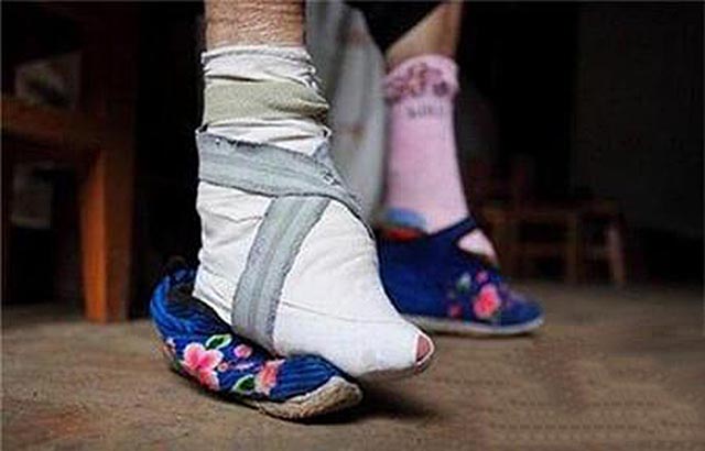 纤妙说应难，须从掌上看，古代为何要用裹小脚的方式对待女性