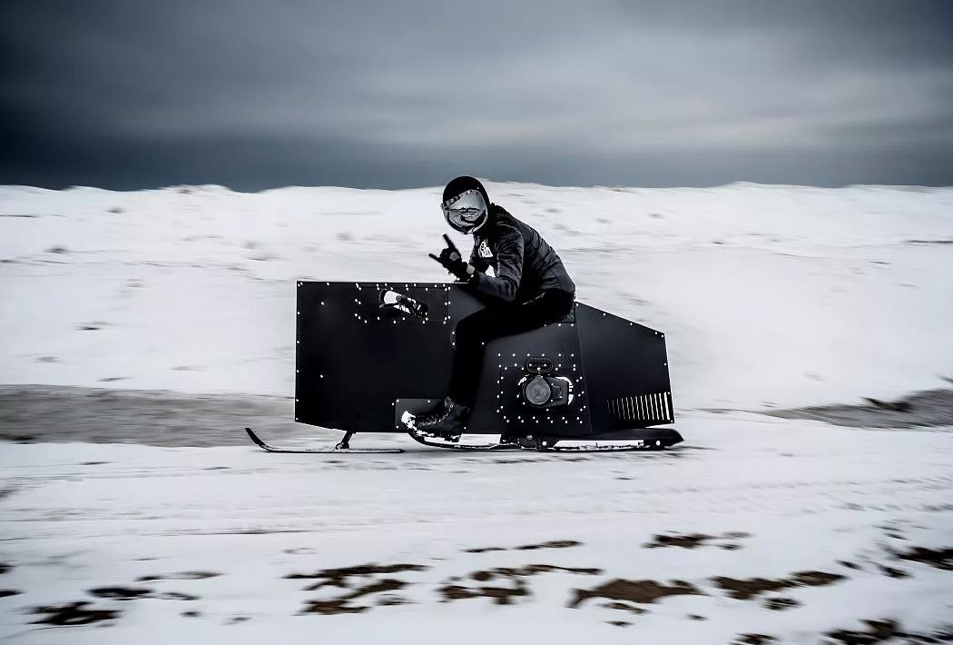 一辆能“隐身”的摩托，停路边贼都找不到