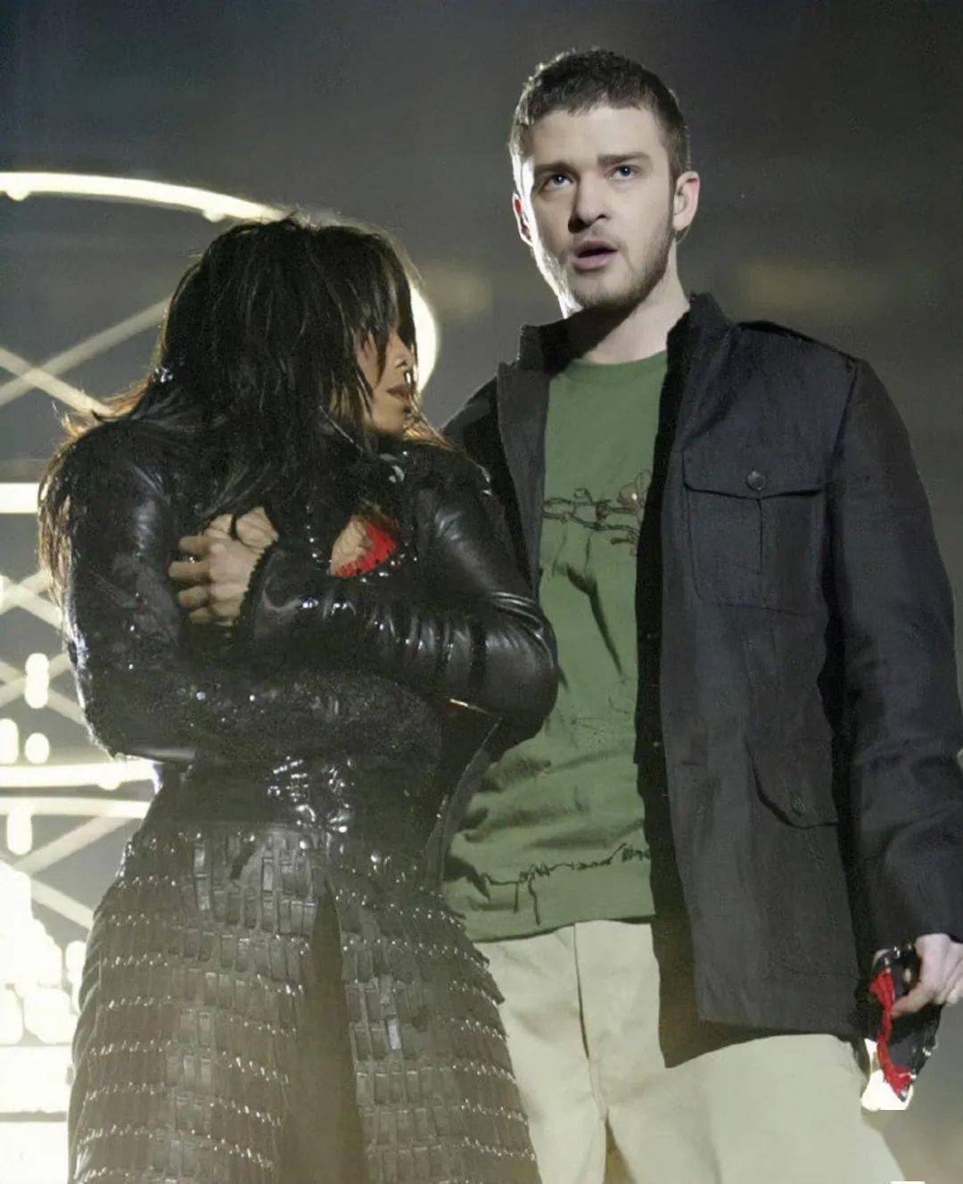 间接“击垮”两大顶流，他就一句抱歉？