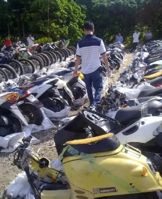 在路边捡到一个螺丝,捡到一个螺丝