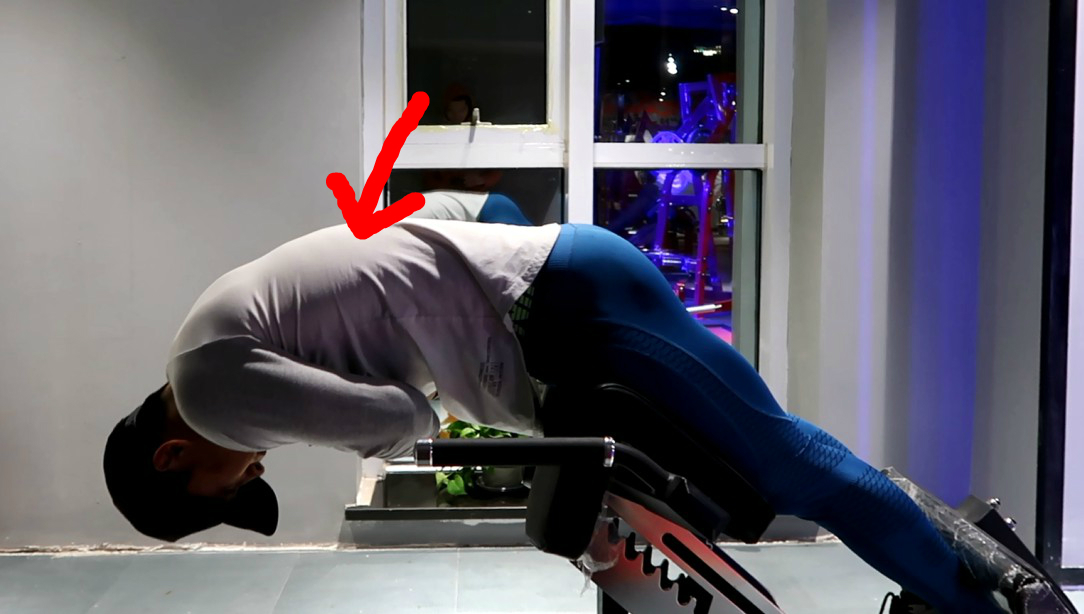 侧腰山羊挺身正确训练方法,山羊挺身练背替代动作