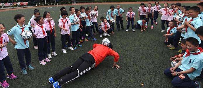 中国足球请给我们留点尊严,用最谦卑的态度融入中国足球