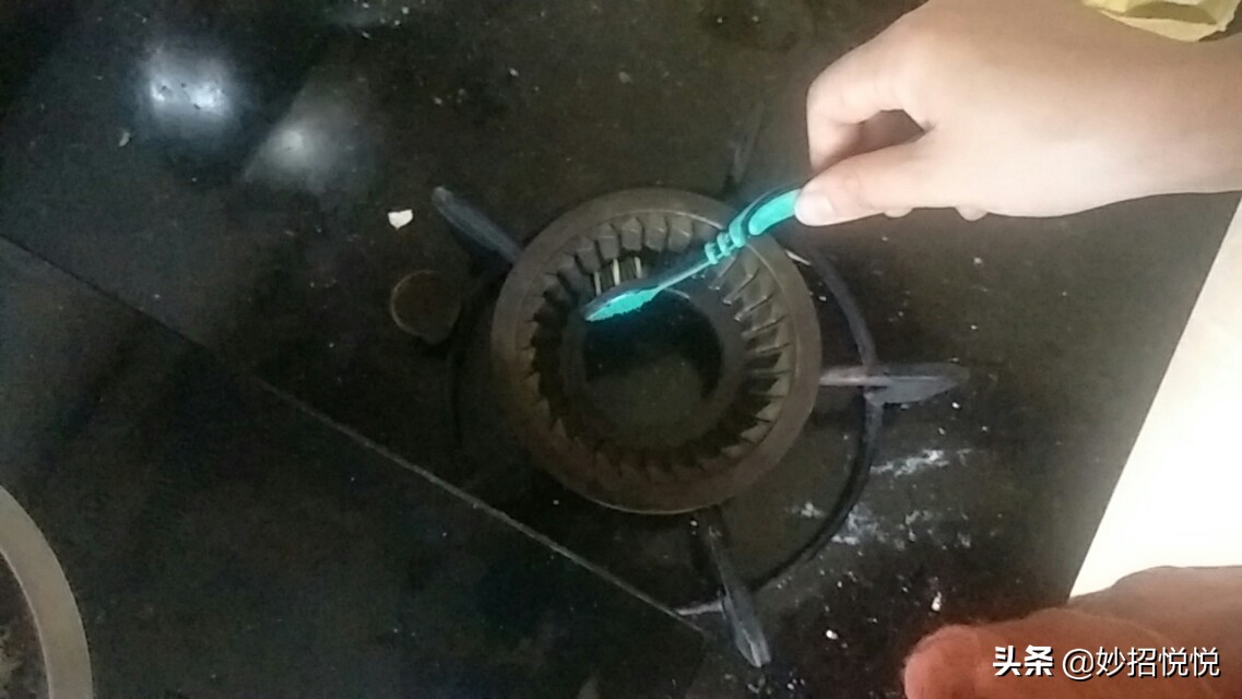 如何让煤气灶出蓝火,煤气灶火焰很大但炒菜慢