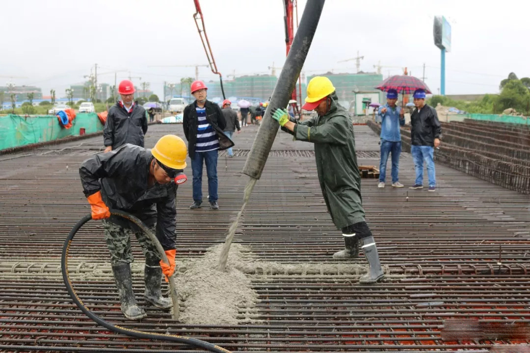 现浇楼板开裂怎么修,楼板开裂要求师傅重做可以吗