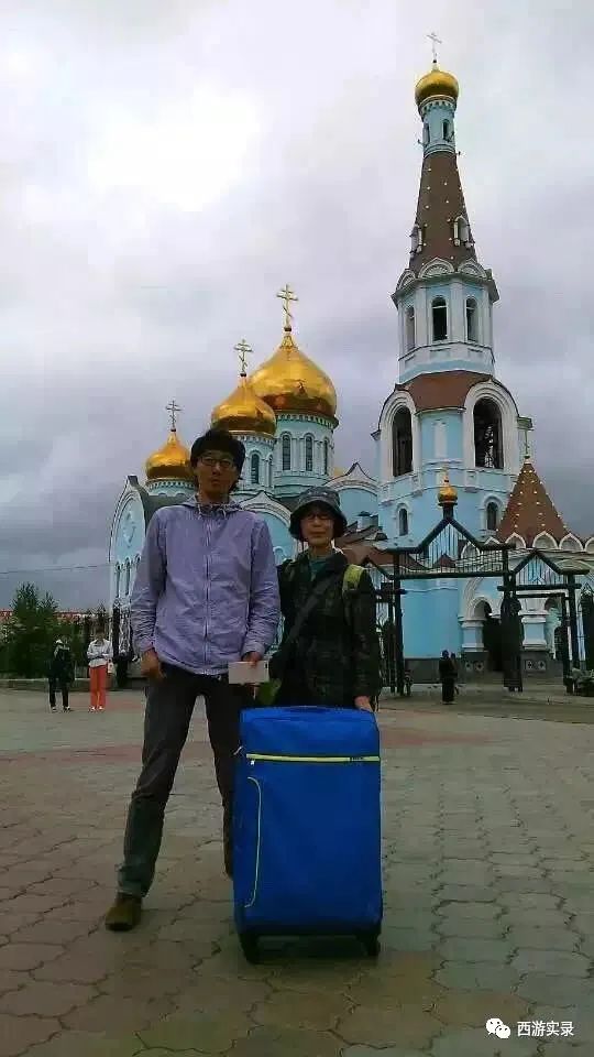 她让俄罗斯人搭车,还管饭,发现车上电脑不见,上海开车进俄罗斯