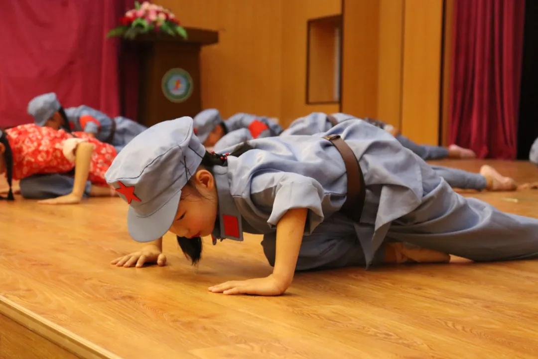 儿童庆祝建党100周年文艺汇演,庆祝建党百年文艺演出儿童合唱