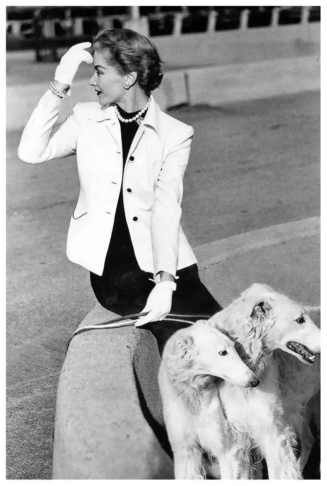 优雅与激情的化身，这个混迹巴黎40年的混血女人真致命