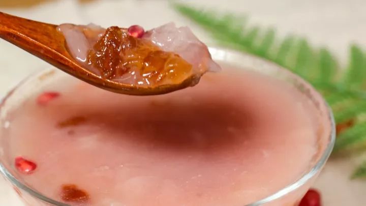 水嫩桃胶银耳露做法,美容养颜桃胶西米露