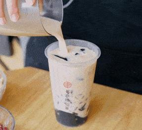 烧仙草桶装超大杯奶茶,超级有料烧仙草奶茶