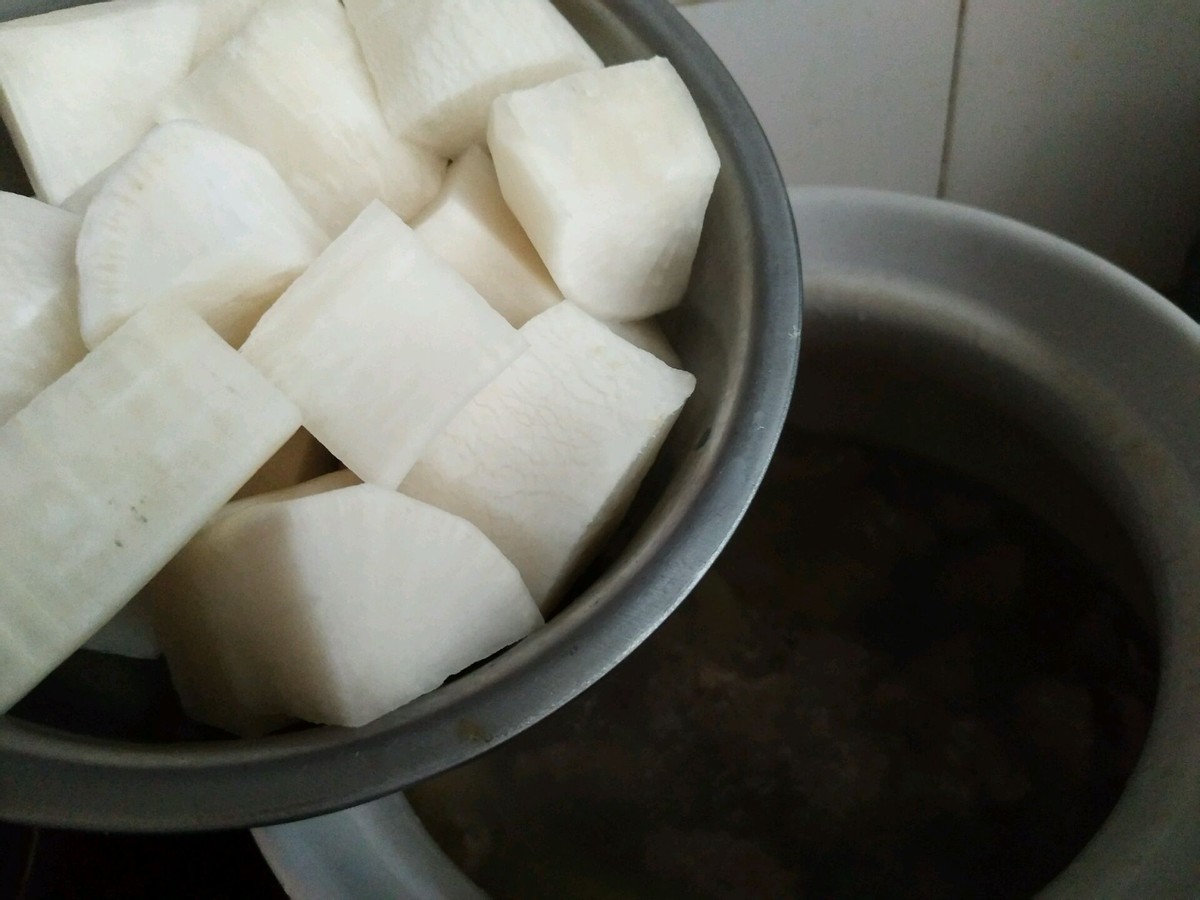 燕窝怎么熬汤好吃,鲜炖燕窝是很好的选择