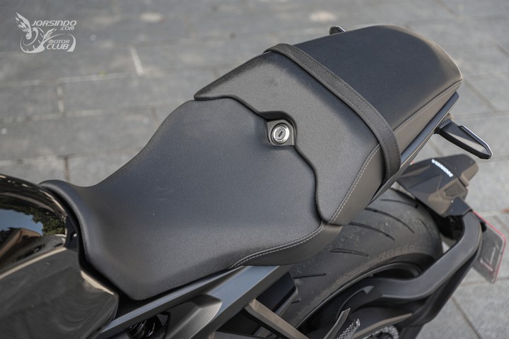 本田cbx1000摩托车试驾,试驾本田CB1000R