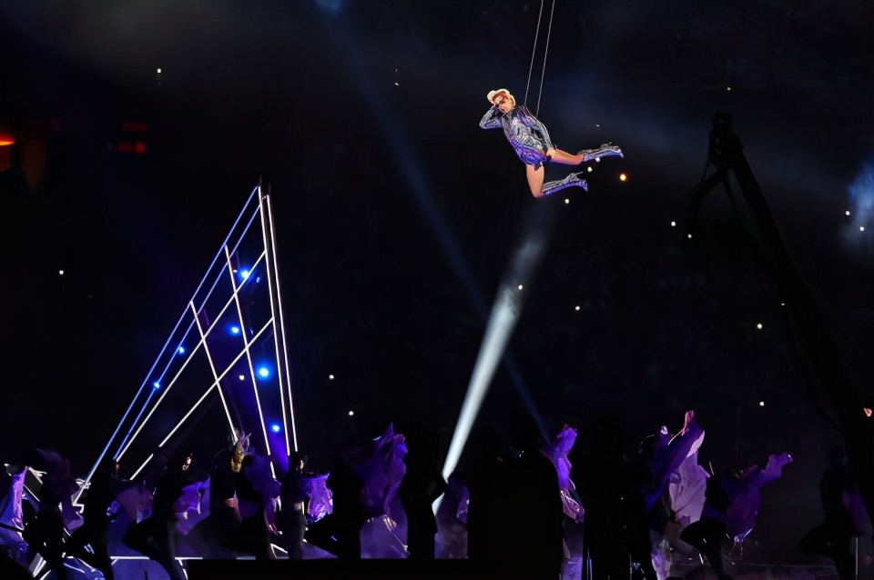 蕾哈娜超级碗中场秀,超级碗中场秀怎么火起来的