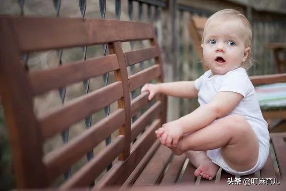 婴儿最快穿裤子的方法,婴儿快速穿裤子方法