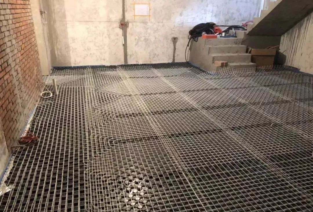 地暖安装怎么找装修师傅,地暖安装地板视频