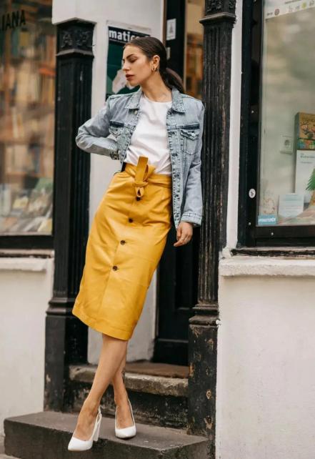 秋季的皮裙怎么搭配时尚又显高,黑色皮裙新款洋气减龄穿搭