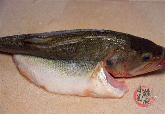 鱼不管怎么做都不要放料酒和盐,做鱼放什么调料又去腥又好吃