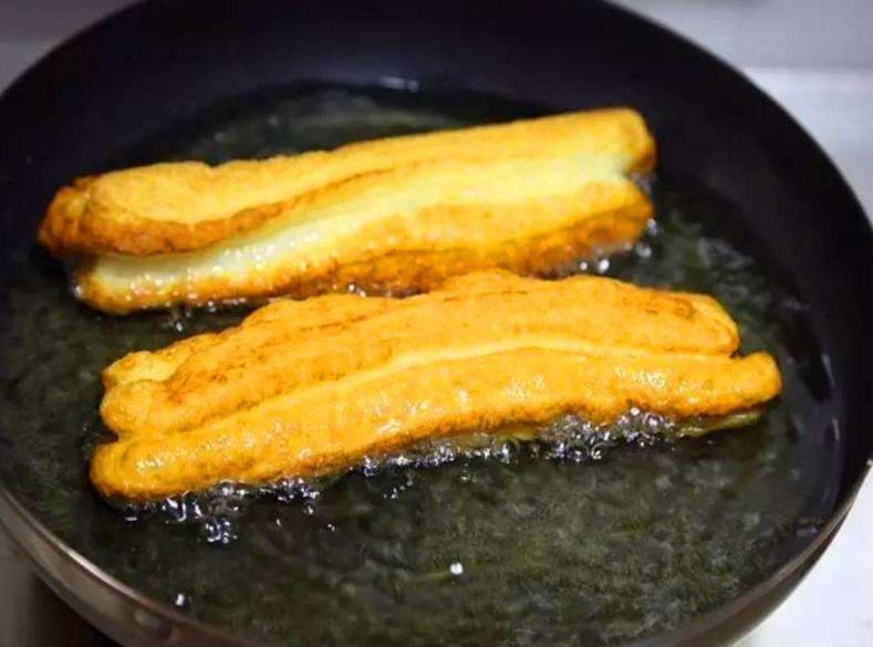 油条怎么做到蓬松酥脆没有小苏打,油条用碱和矾怎么做