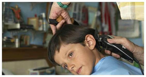 宝宝死活不肯给理发,宝宝不愿意理头发怎么办