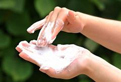 护肤小知识洗面奶怎么鉴别好坏,护肤小常识敏感肌爽肤水怎么挑