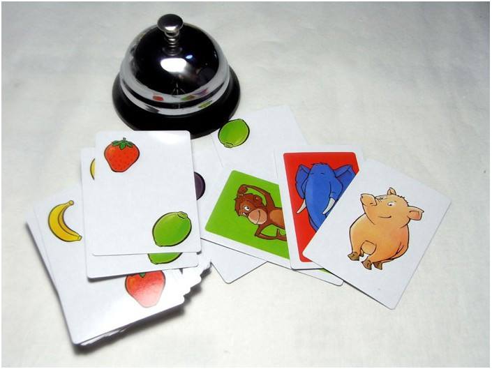 别让“电子保姆”冲淡孩子的年味!桌游主题趴造起来