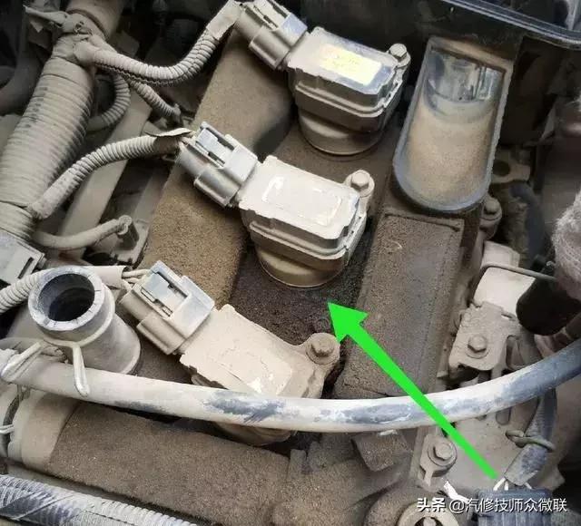 10万公里的比亚迪拧钥匙没反应，满头大汗的车主把车推到修理厂