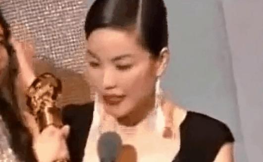 王菲是爱自己的还是爱别人的,王菲明天你是否依然爱我视频