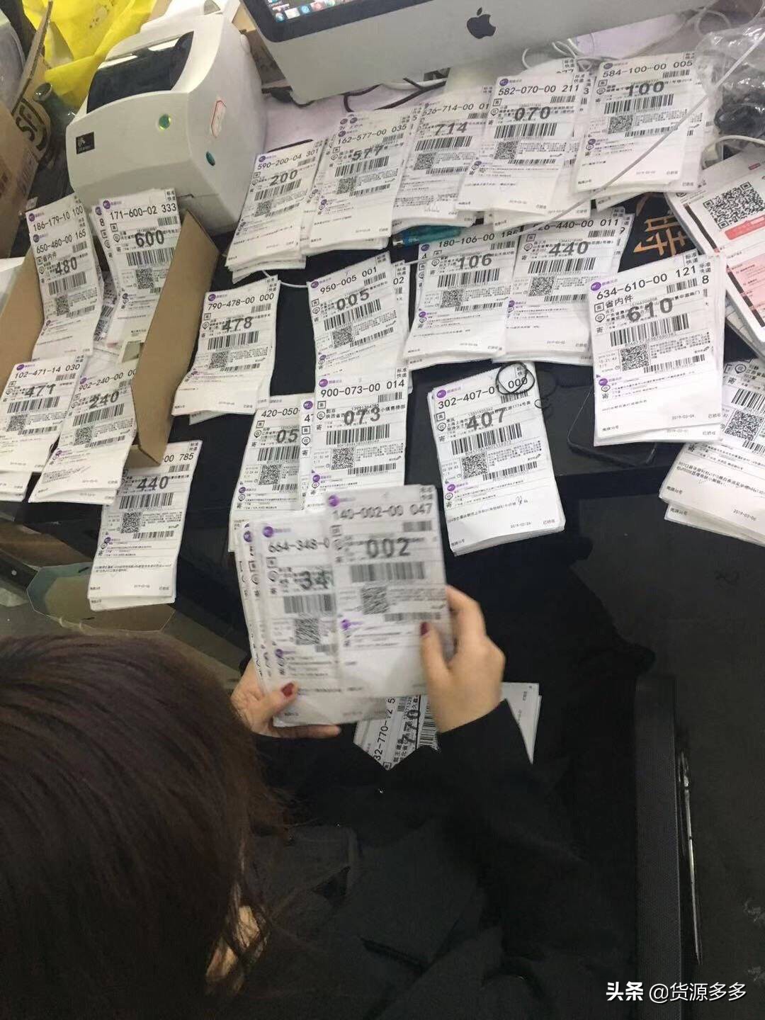 微商卖衣服的销售技巧,微商卖的便宜衣服可信吗