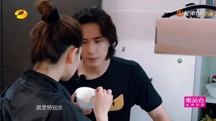 宠妻狂魔李承铉为戚薇开串串香店,戚薇李承铉甜蜜日常