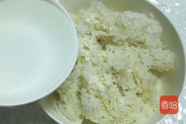 别再花钱买甜酒了自己做也很容易,手把手教你酿制米酒