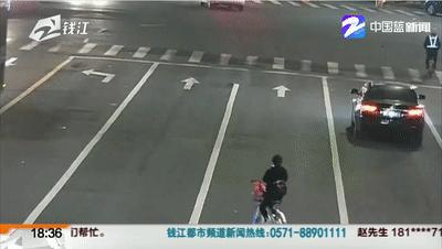 路上开车注意安全不要玩手机,交通安全提示开车不要玩手机