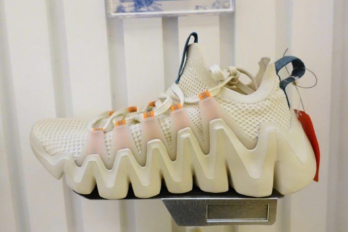 李宁新出了什么鞋,李宁经典款001