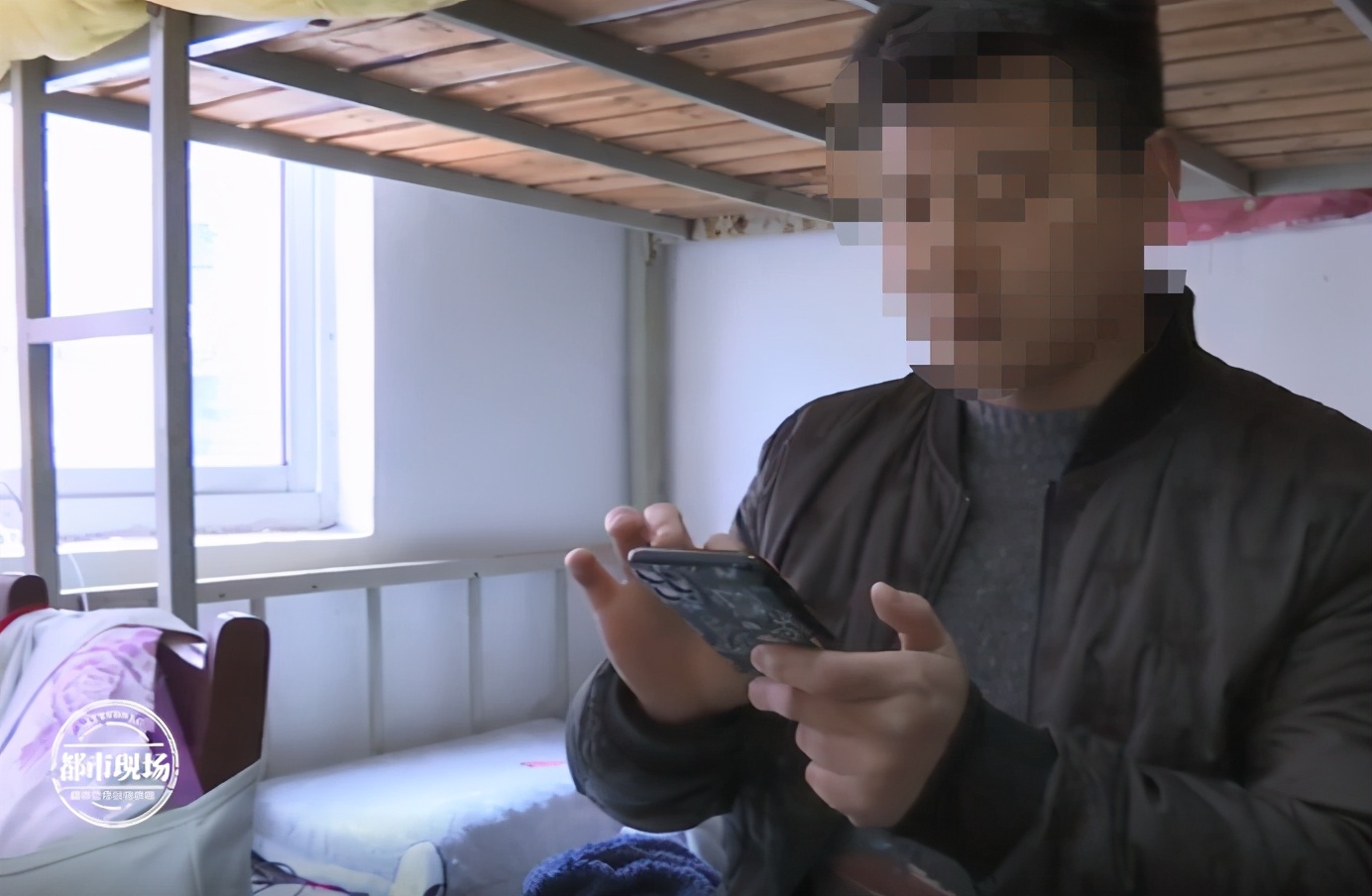 男子接了一个电话立马要跑后续,男子接一个电话65000元没了