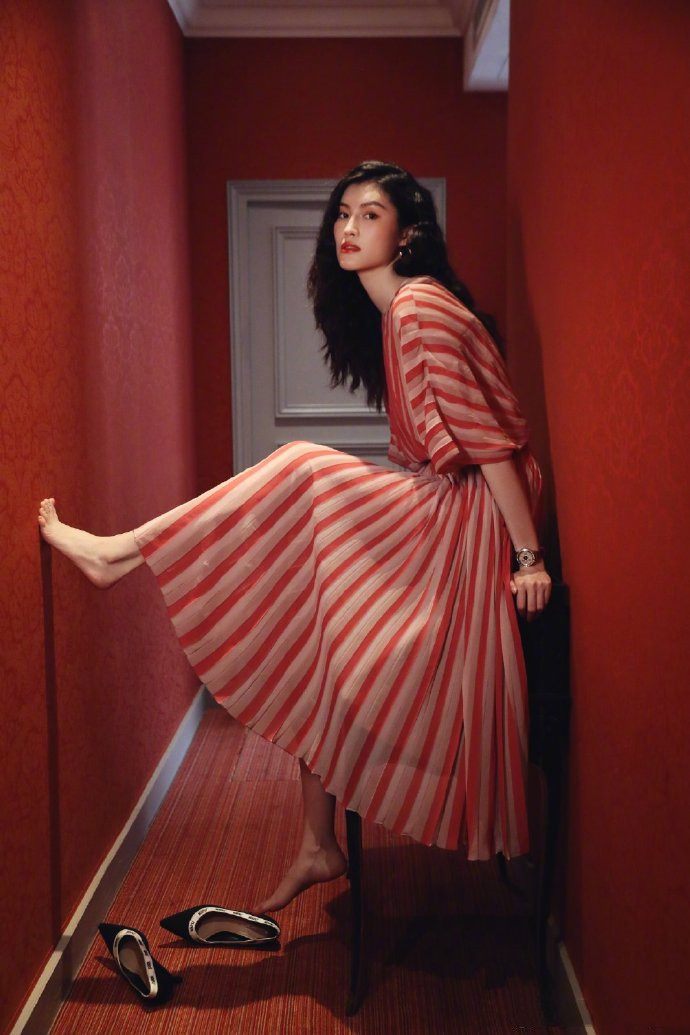 何穗穿衣搭配图片,何穗最新穿衣搭配图